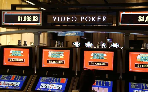 Pantallas de máquinas de vídeo en un casino
