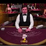 Mesa de blackjack en vivo con crupier